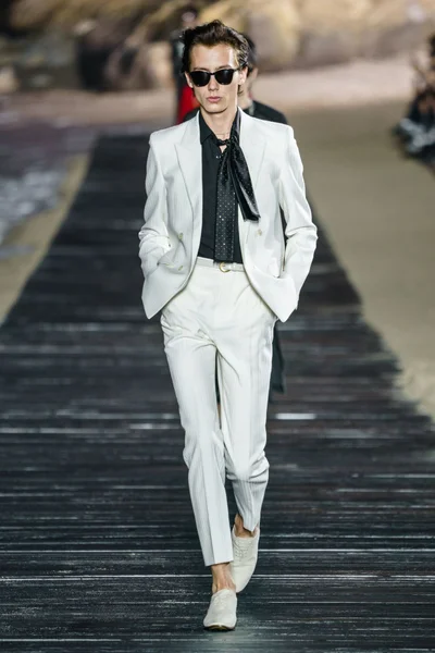 Look 9